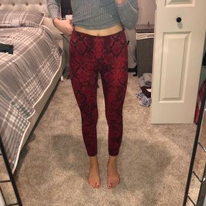 lulu lemon leggings (down to ankle)